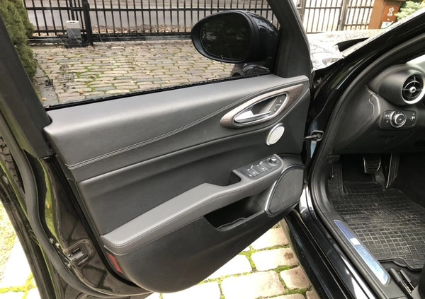 Alfa Romeo Giulia cena 130000 przebieg: 3658, rok produkcji 2022 z Warszawa małe 379